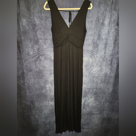 Double Zero Dresses & Skirts - ✨️3/$25✨️ Chic Black Sleeveless Maxi Dress